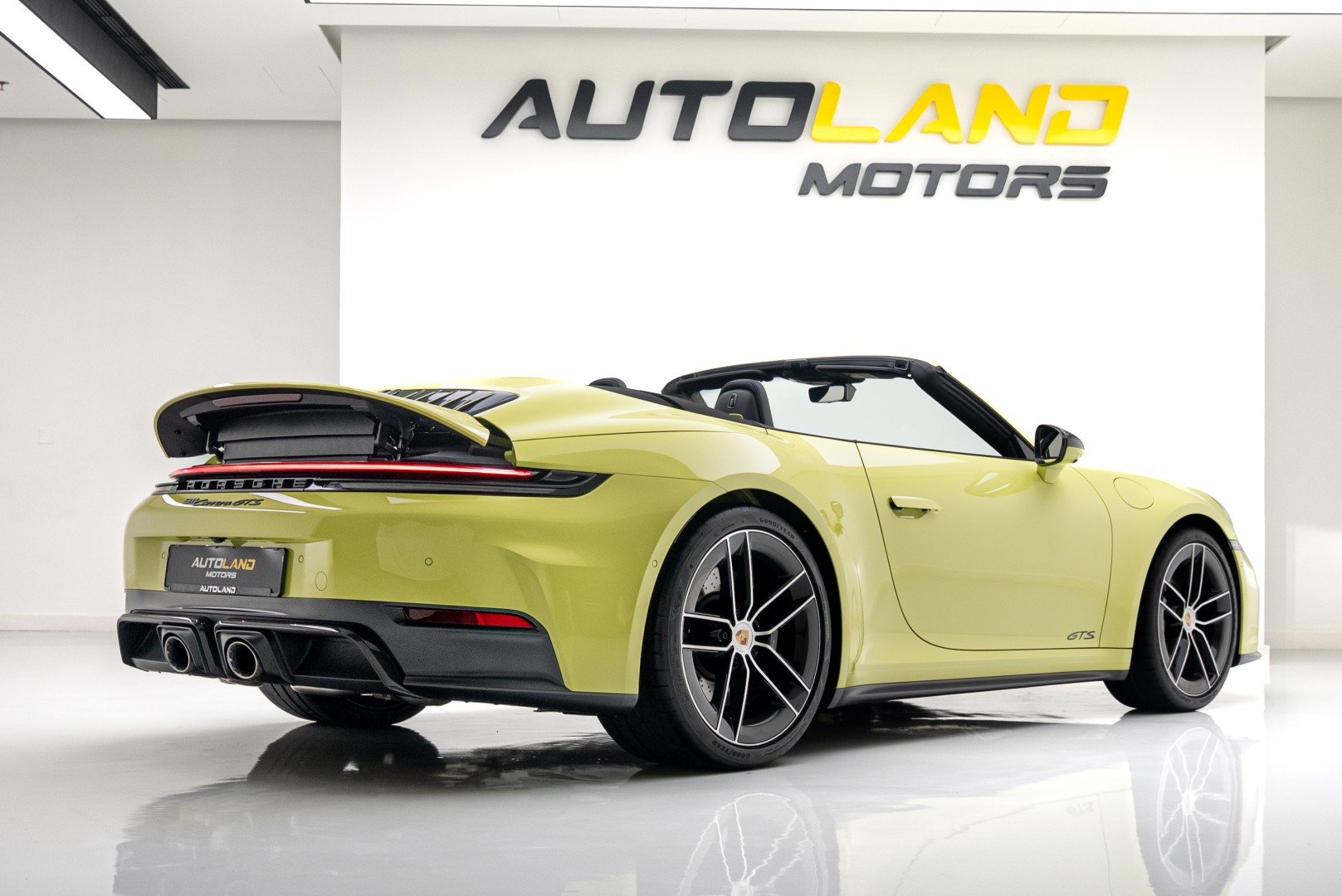 2025 PORSCHE 911 CARRERA GTS CABRIO | MAIN DEALER WARRANTY | CARBON EXTERIOR